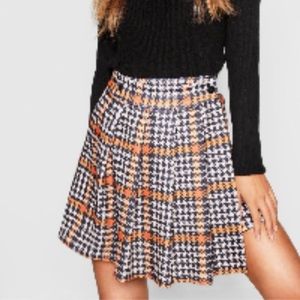 NWT Boohoo Dogtooth Pleated Wrap Mini Skirt